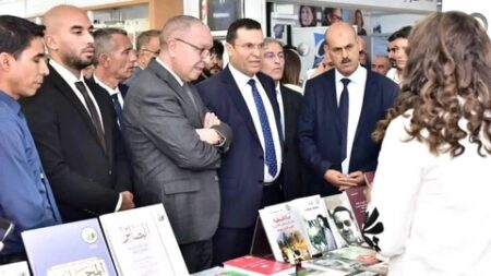 مولوجي: الكتاب يعد “واجهة المشهد الثقافي الوطني”