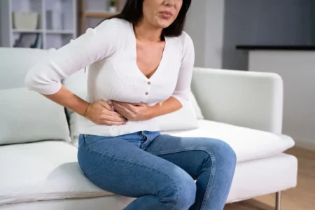 أخبار الصحة.. النساء يعانين من الانتفاخ أكثر من الرجال