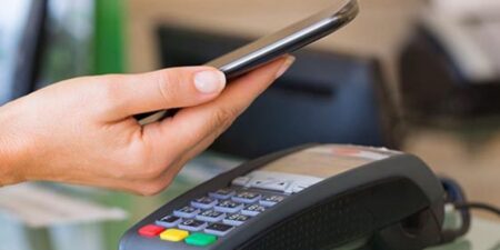باستخدام رمز الاستجابة السريعة.. خمس بنوك ستطلق خدمة الدفع الالكتروني عبر الهاتف النقال