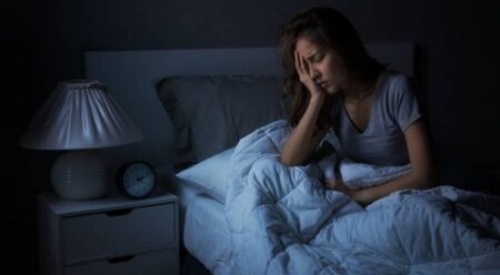“الاكتئاب الليلي”.. لماذا يحدث في الليل فقط؟