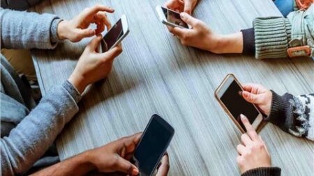 الهاتف الذكي.. خطوات وتدابير لاستعمال صحي وآمن