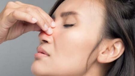 في محاولة لحبسها وتحييدها داخل الأنف.. علماء يبتكرون بخاخا يقضي على الفيروسات
