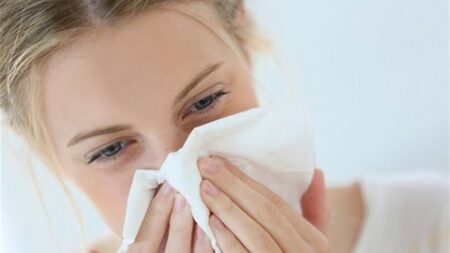 في محاولة لحبس الفيروسات وتحييدها.. علماء يطورون بخاخ أنف بدون عقاقير