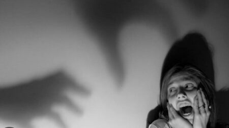 تفاصيله تُصبح ممتعة بعد انقضائه.. لماذا نستمتع بشعورنا بالخوف؟