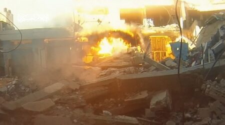 مشاهد تفجير دبابة الاحتلال الصهيوني في جباليا