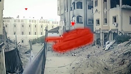 القسام تنشر مشاهد من تدمير دبابة “ميركفاه” شرقي جباليا