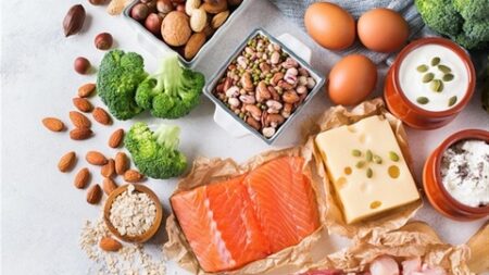 من بينها الحليب.. أغذية قد تمنع أورام الأمعاء