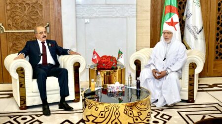 عميد جامع الجزائر يستقبل وزير الخارجية التونسي