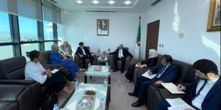 زيتوني يبحث سبل تعزيز التعاون المشترك مع بريطانيا في مجالات التجارة والاستثمار