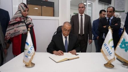 عون يشيد بإنجاز الدراسة الأولى للتكافؤ الحيوي لمضاد حيوي “أموكسيسيلين”