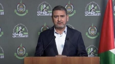 سامي أبو زهري: شمال قطاع غزة يتعرض لإبادة كاملة