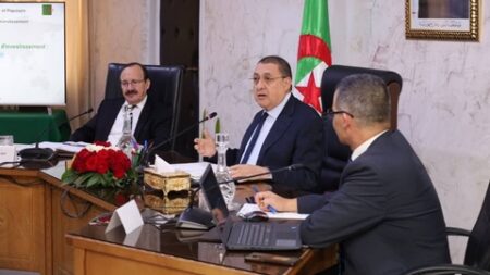الاستثمار محليا.. مراد يشدد على مضاعفة الجهود لحقيق الأهداف المسطرة