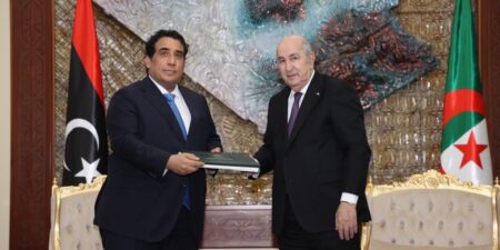 الرئيس تبون يسلم لرئيس المجلس الرئاسي الليبي دعوة لحضور الاحتفالات المخلدة للذكرى الـ70 للثورة التحريرية