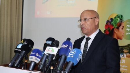 بن قرينة يكشف: الاستقلال الاقتصادي.. رهان حقيقي وركيزة أساسية في تحقيق التنمية الاقتصادية