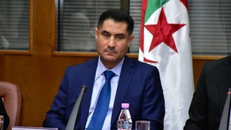 وزير الاتصال يقدم عرضا أمام لجنة المالية والميزانية بالبرلمان