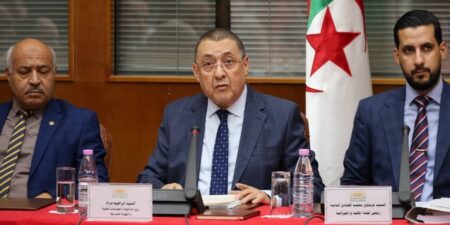 مرّاد يستعرض تدابير جديدة لتحقيق التنمية المتوازنة وتعزيز التحول الرقمي في الجماعات المحلية