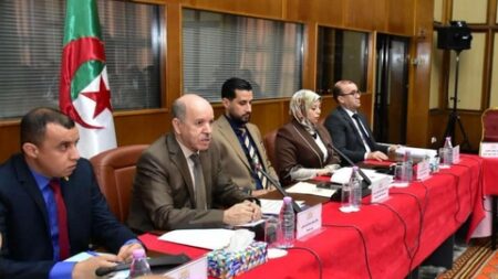 لجنة المالية والميزانية بالبرلمان تستمع الى عرض لوزير الصحة