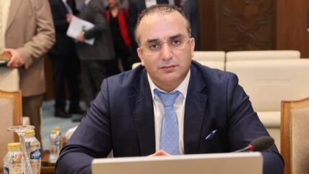 محمد خوان يدعو من القاهرة إلى فرض عقوبات اقتصادية على كل من يدعم الكيان الصهيوني