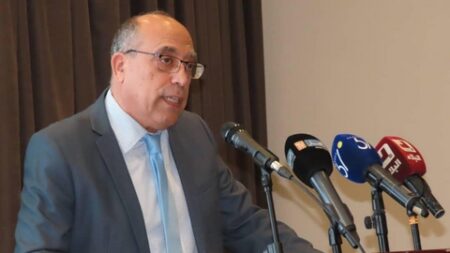 سايحي يشدد على زيادة التمويل لمكافحة داء السرطان في الجزائر وتعزيز السجلات عبر التراب الوطني