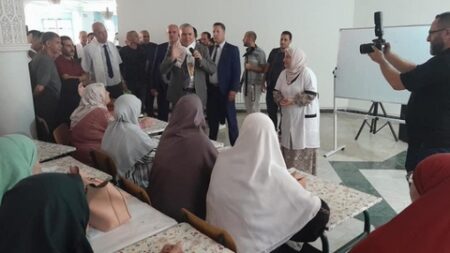 التحاق  ما يزيد عن 97 ألف دارس جديد بفصول محو الأمية عبر الوطن
