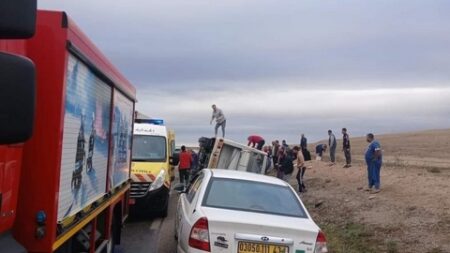ميلة : 27 جريحا في حادث انقلاب حافلة لنقل المسافرين