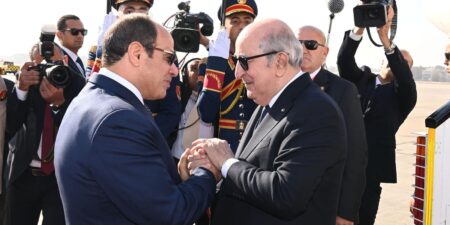تبون يغادر مصر ويواصل جولته الدبلوماسية إلى سلطنة عمان