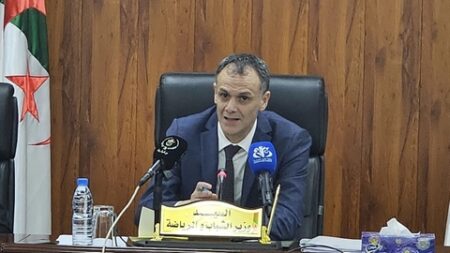 حماد يدعو إلى تنظيم ورشات عمل لتحسين تسيير مراكز العطل والترفيه