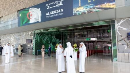 حضور قوي للجالية الجزائرية بقطر في معرض المنتجات الجزائرية