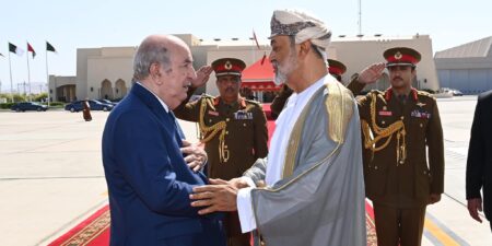 رئيس الجمهورية يتلقى التهاني من سلطان عمان هيثم بن طارق