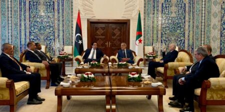 رئيس المجلس الرئاسي الليبي يحل بالجزائر في زيارة رسمية