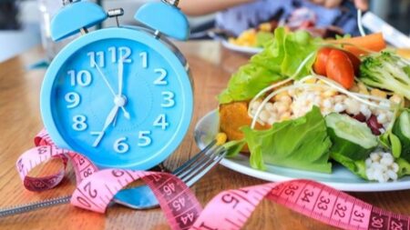 تقليل الوجبات والصيام المتقطع.. في ميزان المختصين