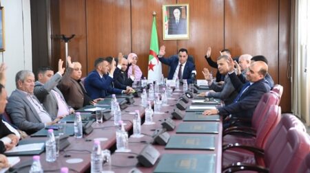 لجنة الشؤون القانونية والإدارية والحريات تثبت عضوية نائبين جديدين