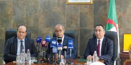 سيفي يعد ببعث صناعة تطويرية حديثة تعتمد على الأساليب العلمية الحديثة