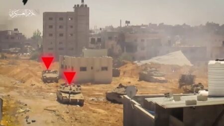 القسام تفجر مبنى بقوة صهيونية في جباليا وتدمر دبابتين