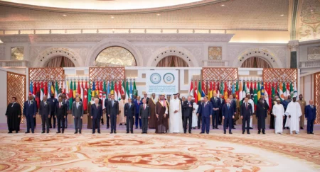 مطالبة القمة بـ”التحرك الفوري لتجميد مشاركة الاحتلال في الأمم المتحدة…وحظر تصدير السلاح له