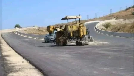 سطيف.. مشروع صيانة 17 كلم من الطرق الولائية يرى النور