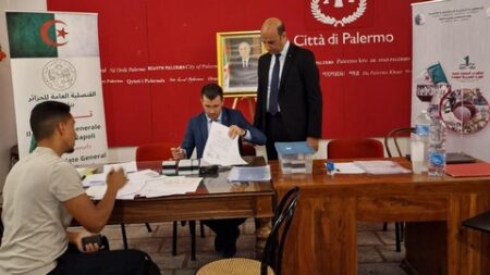 القنصلية العامة للجزائر بنابولي تنظم أياما لفائدة الجالية الجزائرية