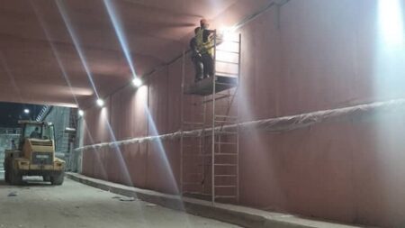محولات كهربائية داخل مشروع محطة متعددة الأنماط ببئر مراد رايس