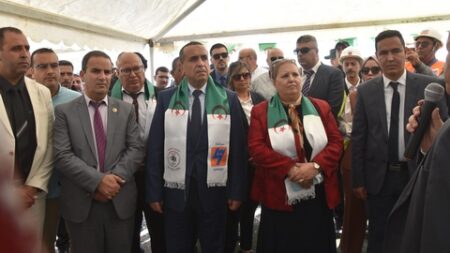 عجال يعاين تقدم أشغال محطة تحويل الطاقة بولاية قالمة