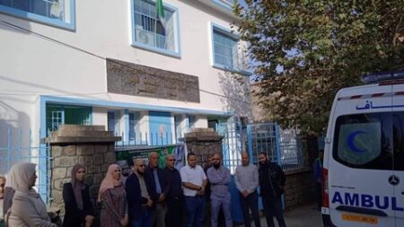 بودريعة بن ياجيس بجيجل.. مواطنون يستفيدون من خدمات القافلة الطبية