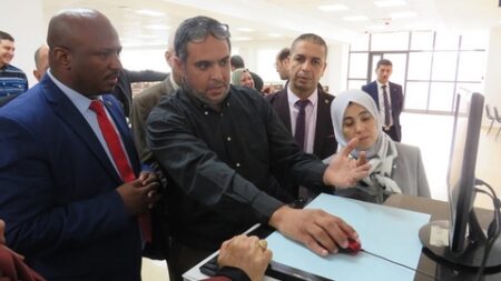 عفيف.. المنحنى الرقمي الذي تسير عليه الجامعة الجزائرية أمر جيد ينبغي تشجيعه