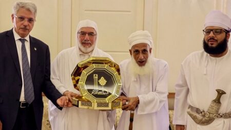 عميد جامع الجزائر…  السعي لتصحيح المفاهيم وبث الوعي في المجتمعات للأوضاع  الراهنة التي تعيشها الأمة “