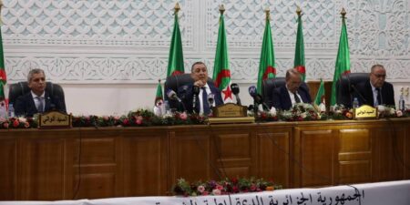 مراد يشرف على تنصيب والي معسكر الجديد