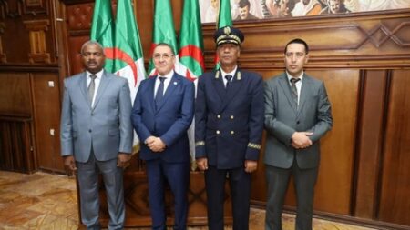 مراد يشرف على تنصيب والي عين تموشنت الجديد