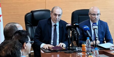 محمد بوخاري يتسلم مهامه كوزير للتجارة الخارجية وترقية الصادرات