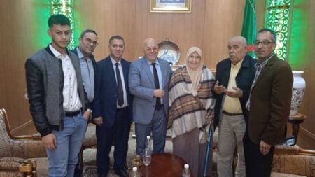 وزير المجاهدين يستقبل إبنة الشهيد “علي لاندوشين”