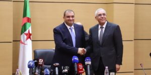 لطفي بوجمعة يتسلم حقيبة وزارة العدل ويؤكد الالتزام بإصلاحات القطاع