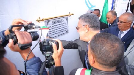 الشركة الوطنية للنقل بالسكك الحديدية.. تدشين قاعدة “الحياة” بمنطقة الحويطة بالنعامة ضد تراكم الرمال