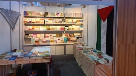جناح فلسطين في صالون الجزائر الدولي للكتاب.. إصدارات تعكس نضال شعب عظيم وسط اهتمام كبير للشباب الجزائري