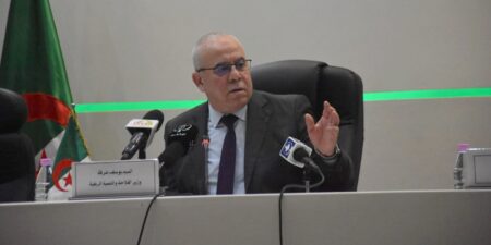 شرفة يدعو إطارات الفلاحة إلى التجند الميداني والنهوض بالإنتاج الزراعي